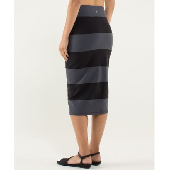 LULULEMON ~ Women's Yoga Over Skirt Size 6 - Picture 2 of 6